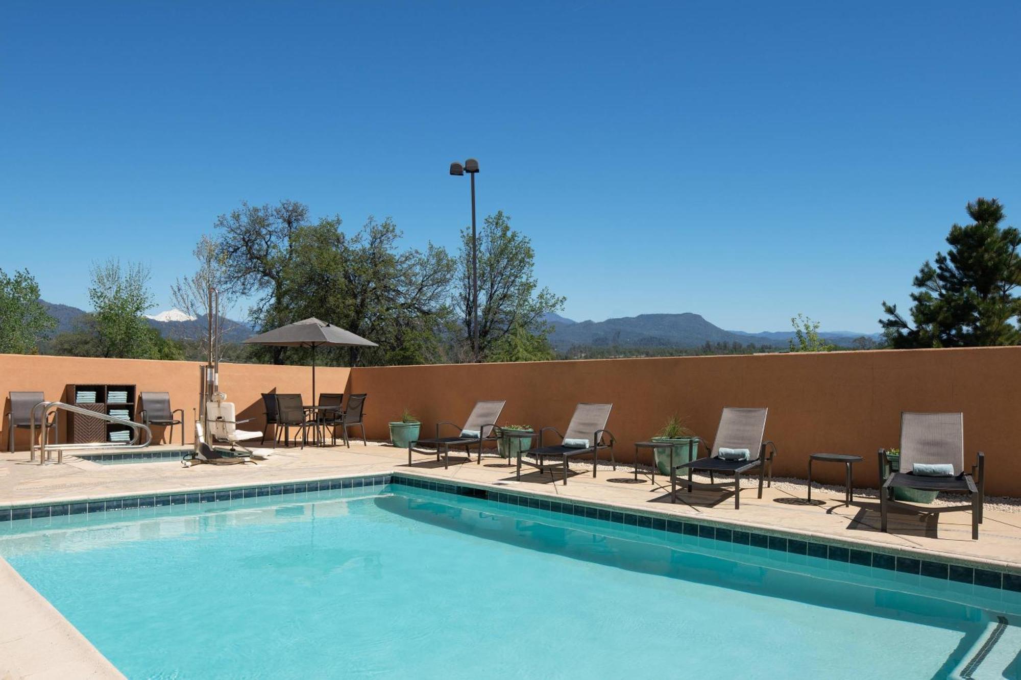 Fairfield Inn & Suites Redding Ngoại thất bức ảnh